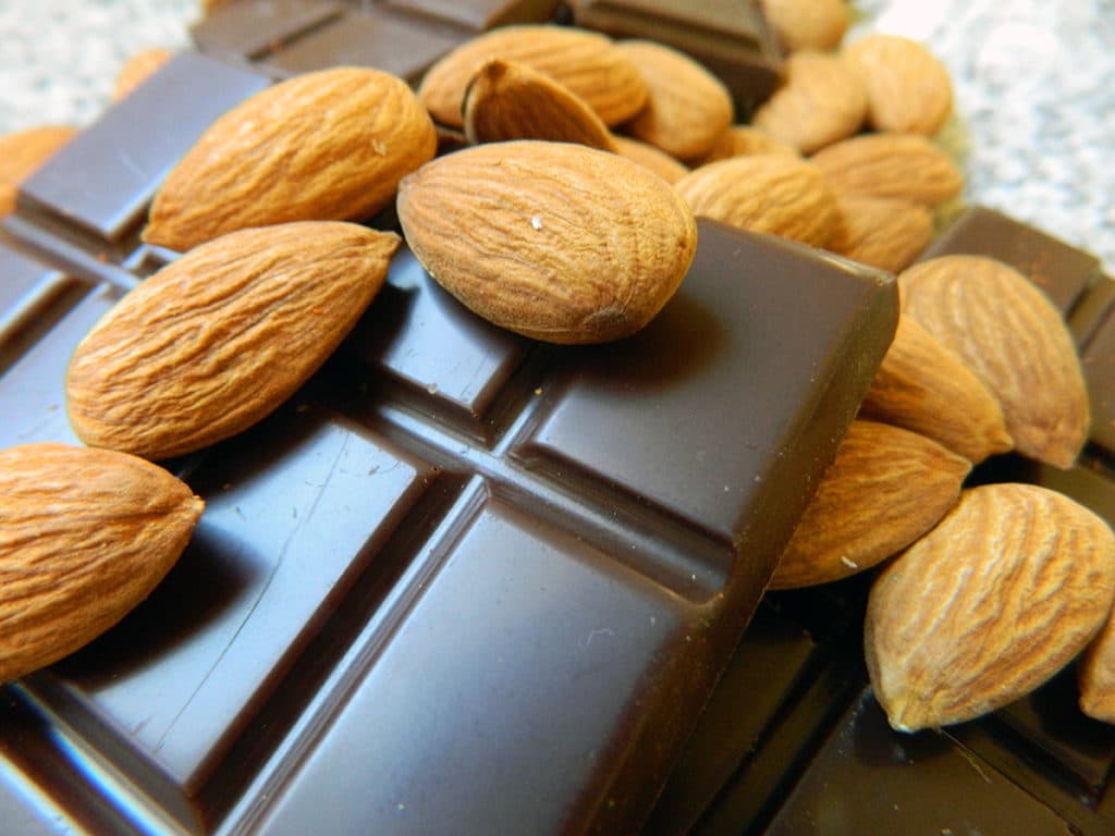 Chocolate Leche Almendra Destilados Quintal